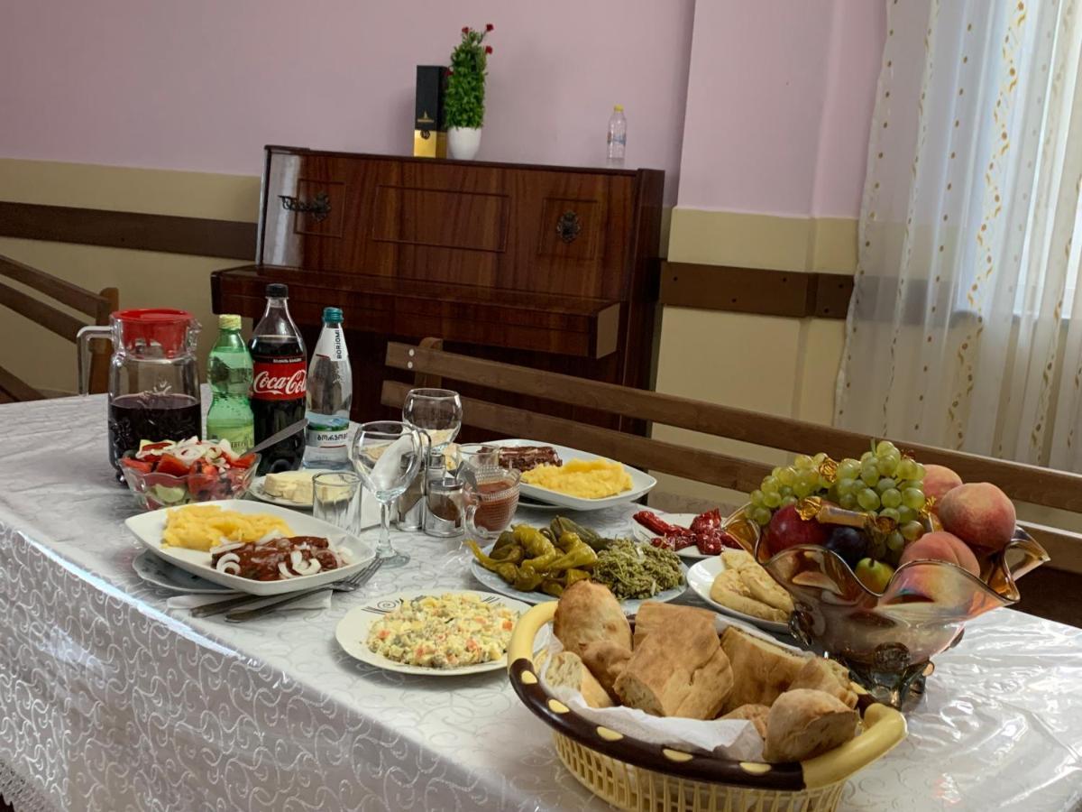 Hotel Kakhaberi Tetritskaro Esterno foto