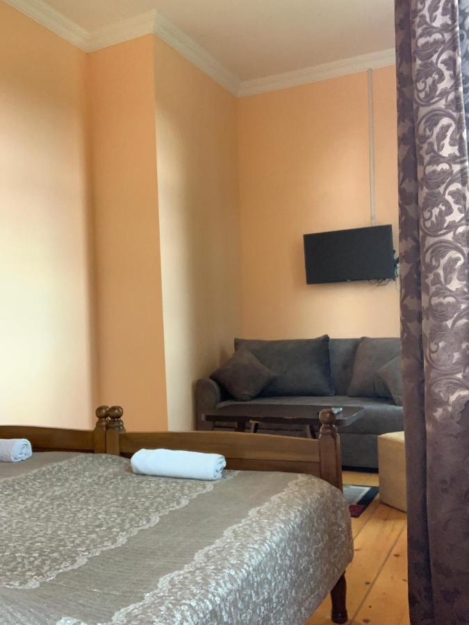 Hotel Kakhaberi Tetritskaro Esterno foto