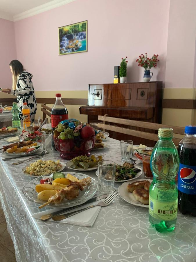 Hotel Kakhaberi Tetritskaro Esterno foto