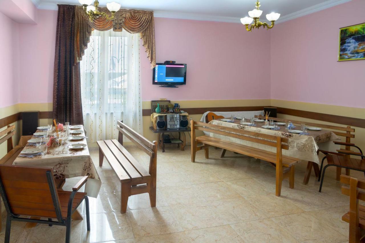 Hotel Kakhaberi Tetritskaro Esterno foto